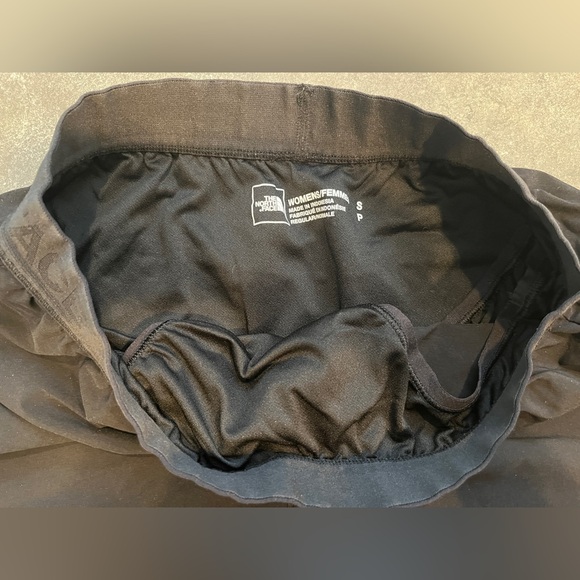 North Face Wonder Shorts - Picture 3 of 3